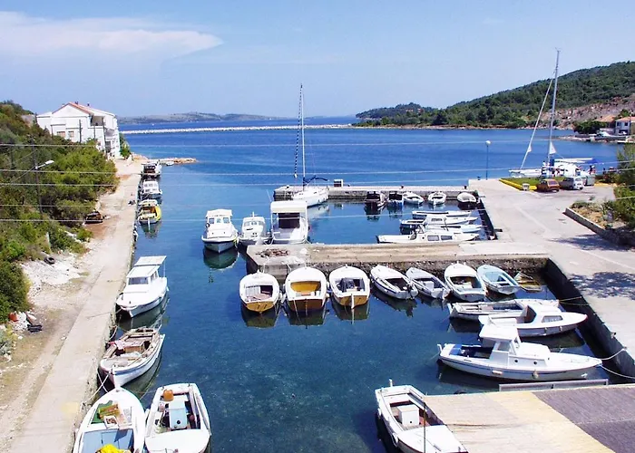 Rooms By The Sea Zaglav, Dugi Otok - 393 Гостевой дом Сали